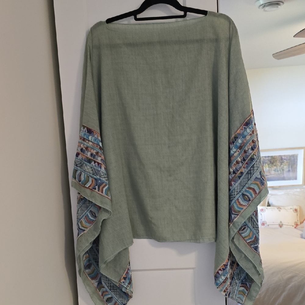 Lightweight Green Poncho With Patterned Sleeves O… - image 1